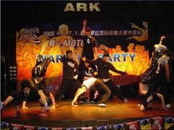 成人街舞课热身游戏视频,活力四射！成人街舞课热身游戏精彩瞬间回顾