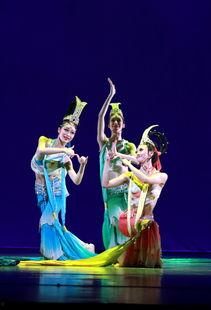 敦煌舞群舞成人简单视频,群舞之美，成人舞者演绎千年风情