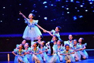 爱国成人舞红绸舞蹈视频,爱国成人舞红绸风采展示